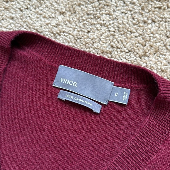 Vince 100% Cashmere Burgundy Red V Neck Sweater - Picture 2 of 8